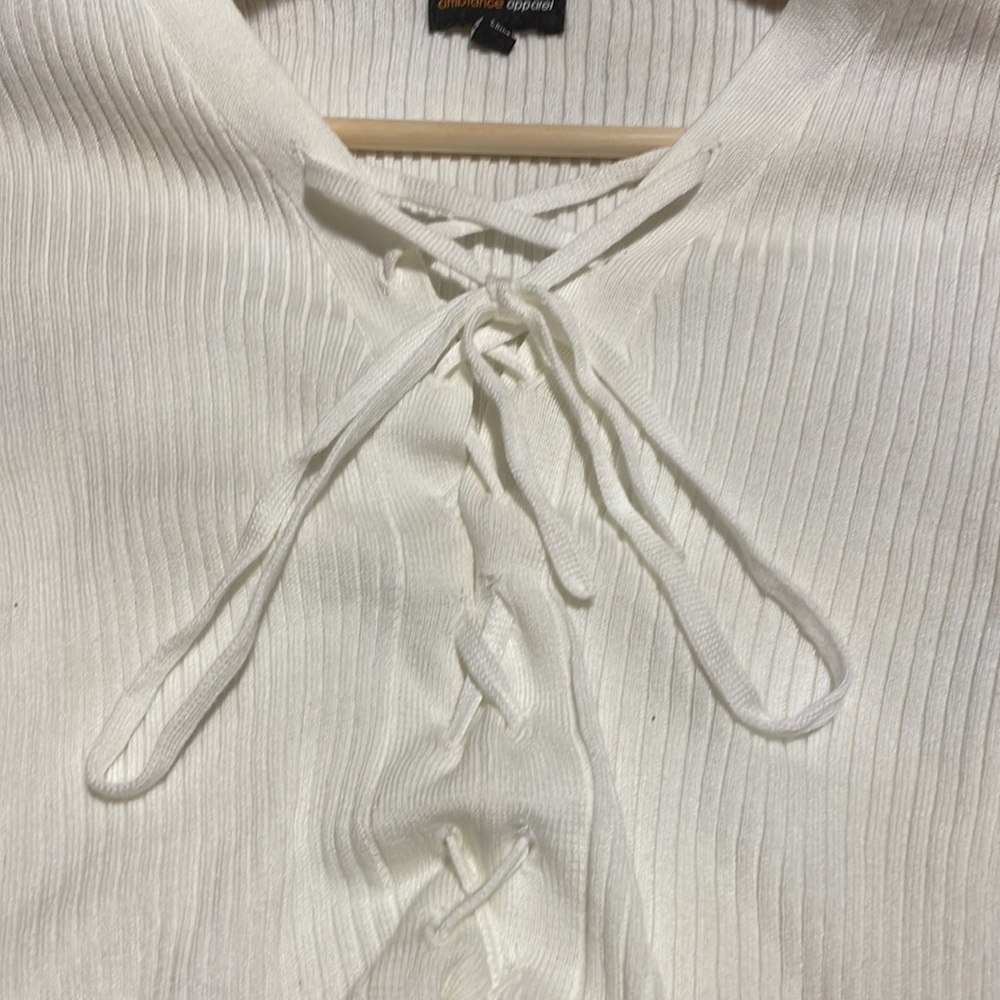 White Ribbon Top - Picture 3 of 3